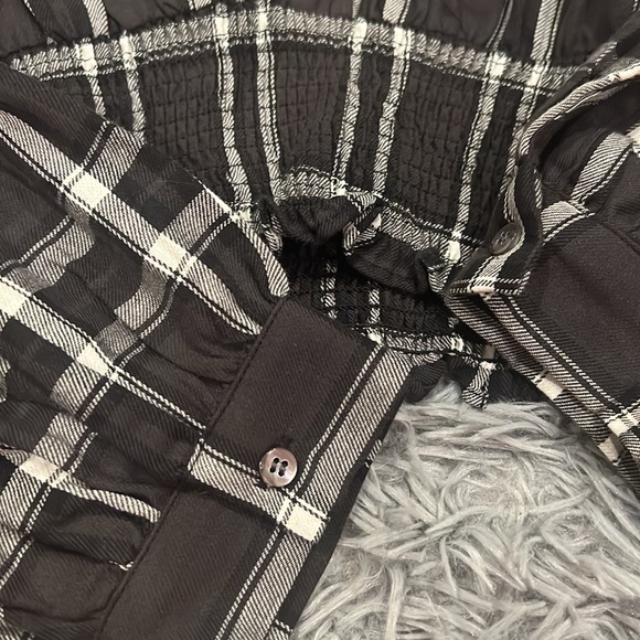 Plaid Crop Blouse - Picture 7 of 9